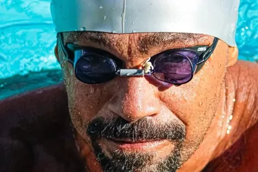 Imagem ilustrativa da imagem Nadador de 53 anos morre durante prova de águas abertas na Bahia