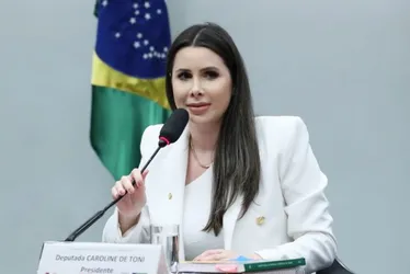 
          Imagem ilustrativa da imagem Nova presidente da CCJ quer fim da cota feminina na política
          