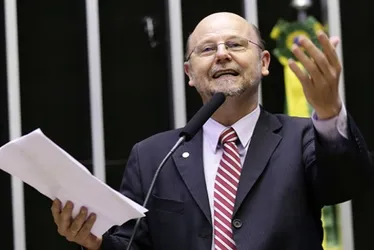 Imagem ilustrativa da imagem PT tenta retomar mais poder de voto da União na Eletrobras