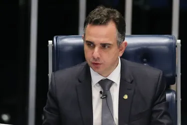 Imagem ilustrativa da imagem Pacheco diz acompanhar com preocupação tratamento dado aos brasileiros deportados