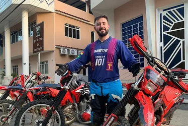 Imagem ilustrativa da imagem Padre “radical” se aventura em trilhas de motos