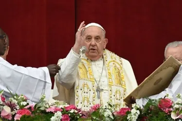 Imagem ilustrativa da imagem Papa celebra vigília pascal e reforça a fé em evento na Basílica de São Pedro