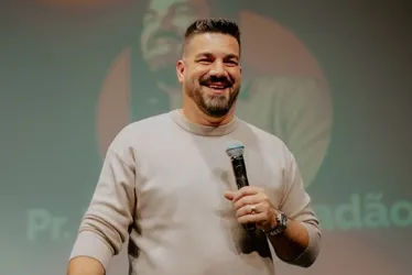 Imagem ilustrativa da imagem Pastor Felippe Valadão é indiciado por intolerância religiosa após discurso no RJ
