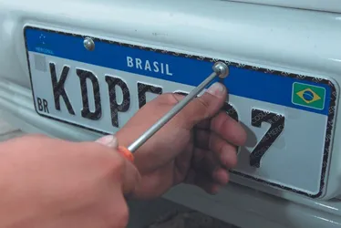 Imagem ilustrativa da imagem Placas de carro devem mudar mais uma vez