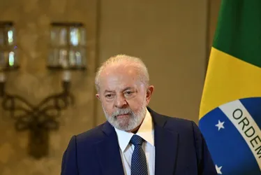 Imagem ilustrativa da imagem Lula veta ideia de fazer casas provisórias no RS, dias após Leite anunciar medida
