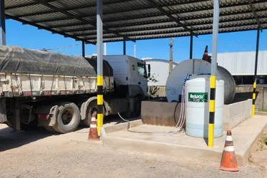 Imagem ilustrativa da imagem Polícia encontra posto de gasolina clandestino dentro de oficina em Viana