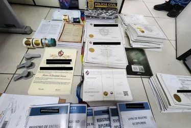 Imagem ilustrativa da imagem Polícia faz operação contra grupo que falsificava diplomas em Vila Velha