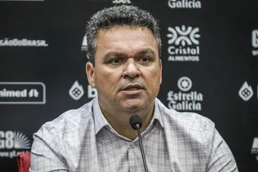 Imagem ilustrativa da imagem Presidente do Atlético-GO detona arbitragem após polêmicas contra Fla: "Uma máfia"