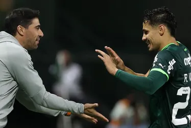 Imagem ilustrativa da imagem Raphael Veiga admite mau momento no Palmeiras e parabeniza Luís Guilherme por gol