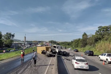 Imagem ilustrativa da imagem Rodovia do Contorno é interditada após acidente