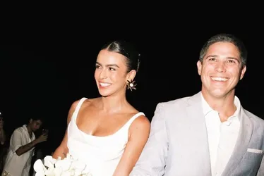 Imagem ilustrativa da imagem Rômulo Arantes se casa com Mari Saad e recebe felicitações de Cleo, sua ex