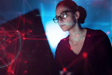 Imagem ilustrativa da imagem Santander abre 75 mil bolsas em tecnologia: pernambucanos já podem se inscrever