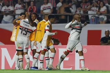 Imagem ilustrativa da imagem São Paulo sofre, mas vence o frágil Cobresal e dá sobrevida a Carpini