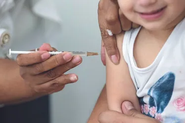 Imagem ilustrativa da imagem Serra abre novas vagas para vacinação de dengue e covid-19