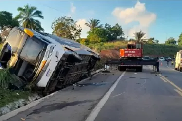 Imagem ilustrativa da imagem Sobe para nove total de mortos em acidente com ônibus na Bahia