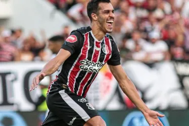 Imagem ilustrativa da imagem Sport empata com Santa Cruz nos acréscimos e leva a decisão para a Arena PE