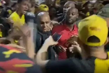 Imagem ilustrativa da imagem Sport enfrenta prejuízo de R$ 6 milhões e indignação após ataque ao ônibus