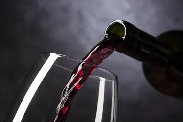 Imagem ilustrativa da imagem Suspeitos de fraude fiscal na venda de vinhos são denunciados à Justiça