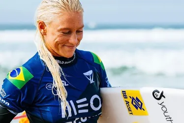 Imagem ilustrativa da imagem Tatiana Weston-Webb supera compatriota Luana Silva e vai às quartas em Bells Beach