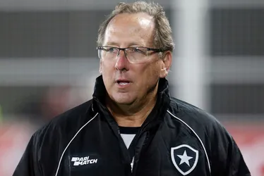 Imagem ilustrativa da imagem John Textor ‘repete’ Botafogo com título inédito para o Crystal Palace