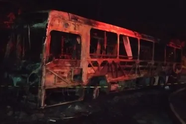 Imagem ilustrativa da imagem Três suspeitos de incendiar ônibus em Colatina são presos