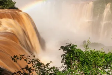 Imagem ilustrativa da imagem VÍDEO | Vazão das cataratas do Iguaçu aumenta e fica até 5 vezes acima da média