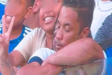 Imagem ilustrativa da imagem VÍDEO: Torcedor do Cruzeiro dorme em estádio, aparece no telão e viraliza