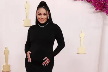 Imagem ilustrativa da imagem Vanessa Hudgens anuncia gravidez no tapete vermelho do Oscar 2024