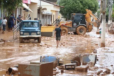 Imagem ilustrativa da imagem “Vida só deve voltar ao normal em 3 meses”, afirma Defesa Civil