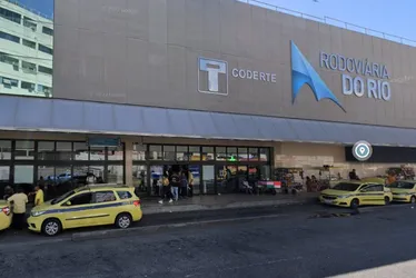 Imagem ilustrativa da imagem Vítima assaltada por sequestrador de ônibus tem cordão de ouro devolvido