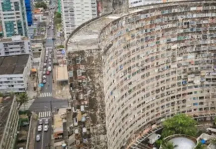 
          Imagem ilustrativa da imagem Avaliação do Edifício Holiday definirá futuro do prédio em leilão
          