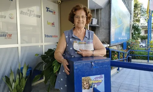 
          Imagem ilustrativa da imagem A Tribuna te dá um iPhone: aposentada de 80 anos na torcida para ganhar o celular
          