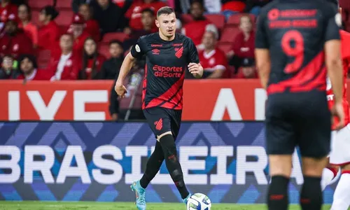 
          Imagem ilustrativa da imagem A caminho do Vasco, Hugo Moura se despede do Athletico-PR
          