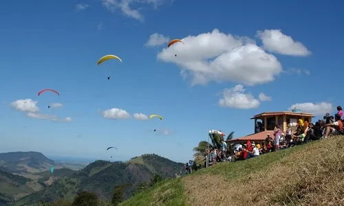 
          Imagem ilustrativa da imagem Alfredo Chaves recebe campeonato de voo livre a partir desta quinta-feira
          