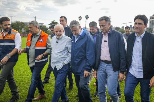 
          Imagem ilustrativa da imagem Ao lado de Lula, Silvio Costa Filho visita Rio Grande do Sul e anuncia medidas
          