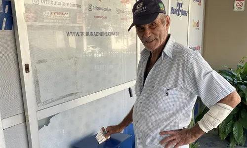 
          Imagem ilustrativa da imagem Aposentado na torcida para ganhar 1º iPhone em sorteio de A Tribuna
          