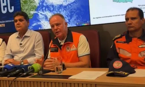 
          Imagem ilustrativa da imagem Atingidos pela chuva no Sul do ES vão receber auxílio de R$ 3 mil, diz Casagrande
          