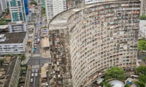 
          Imagem ilustrativa da imagem Avaliação do Edifício Holiday definirá futuro do prédio em leilão
          