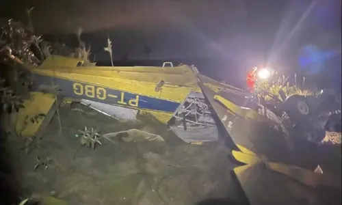 
          Imagem ilustrativa da imagem Avião cai, fica de ponta-cabeça e deixa piloto ferido em MG
          