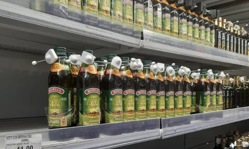 
          Imagem ilustrativa da imagem Azeite vira item de luxo e ganha lacre antifurto
          