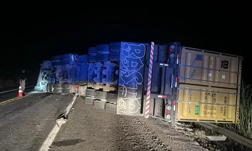 
          Imagem ilustrativa da imagem BR-101 é parcialmente interditada após carreta tombar em Aracruz
          