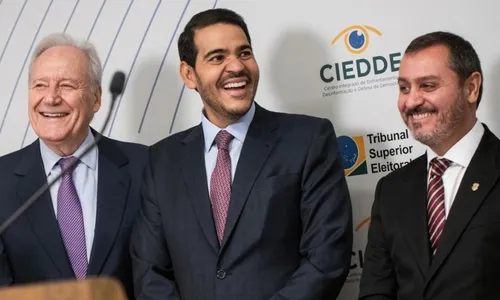 
          Imagem ilustrativa da imagem Base de Lula calcula impacto para reonerar os municípios
          