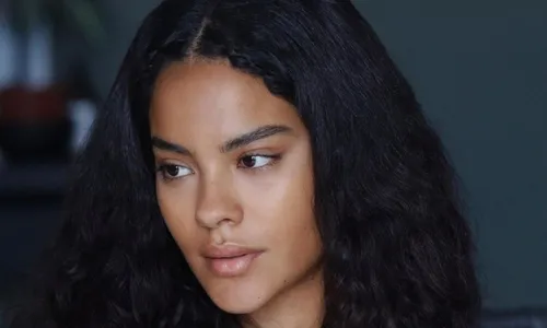 
          Imagem ilustrativa da imagem Bella Campos desabafa sobre depressão: 'No limite da exaustão'
          