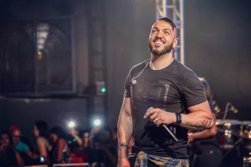 
          Imagem ilustrativa da imagem Belo detalha crise no casamento, mas dá pista: 'Onde há amor, há esperança'
          