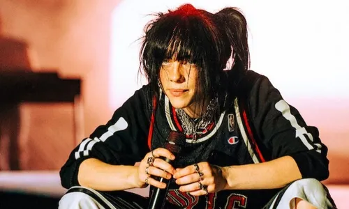 
          Imagem ilustrativa da imagem Billie Eilish abre o jogo sobre sexualidade: 'Sexo é meu assunto favorito'
          