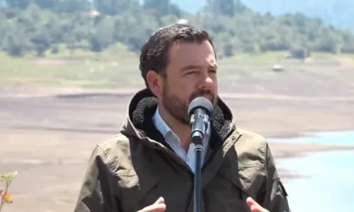 
          Imagem ilustrativa da imagem Bogotá propõe banho a dois e 'pular' domingo para economizar água
          