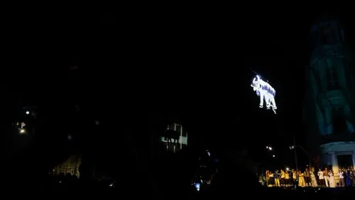 
          Imagem ilustrativa da imagem Boi Voador encanta público que lotou o Marco Zero neste domingo à noite
          