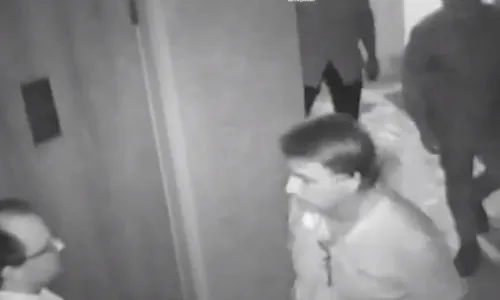 
          Imagem ilustrativa da imagem Bolsonaro passa duas noites na Embaixada da Hungria e assunto provoca debates
          