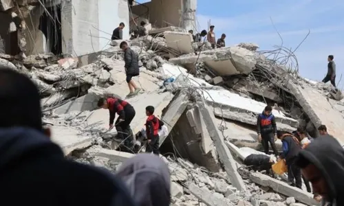 
          Imagem ilustrativa da imagem Bombardeio de Israel mata 22 pessoas em Rafah, no sul da Faixa de Gaza
          