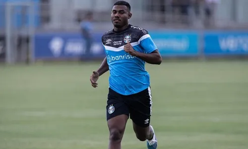 
          Imagem ilustrativa da imagem Botafogo se acerta com Grêmio e fecha a contratação do lateral Cuiabano
          